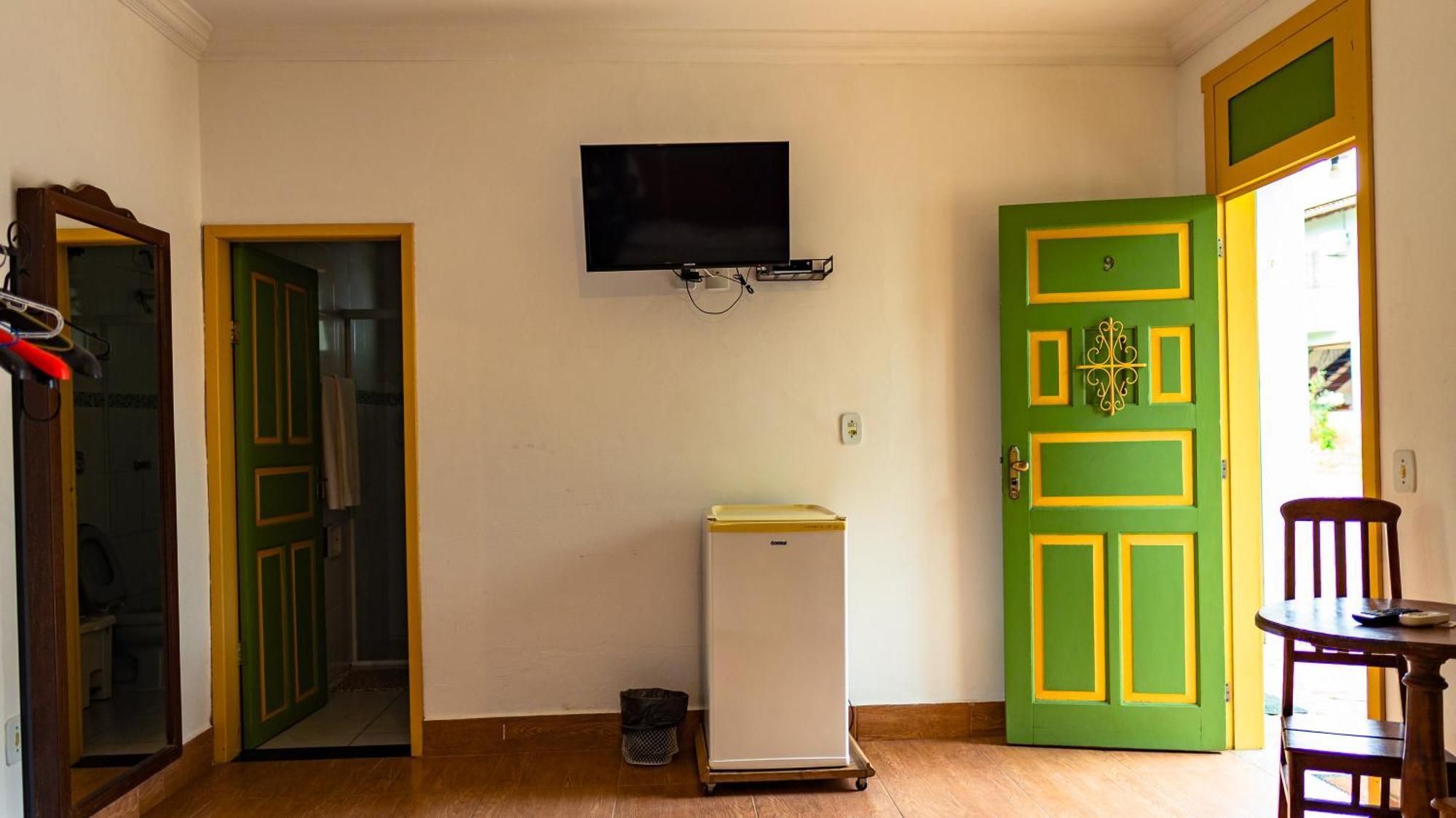 Quarto Triplo com Banheiro Privativo